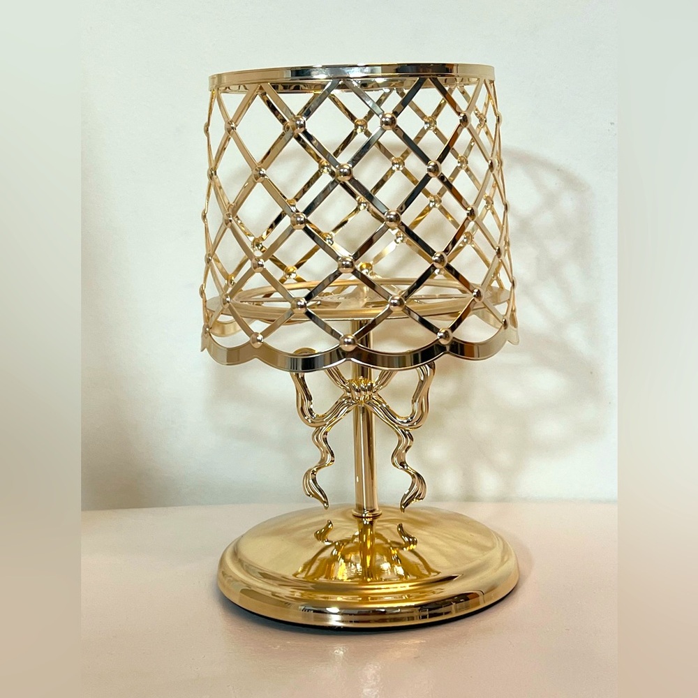 🆕✨ BATH & BODY WORKS BOW LAMP 3-WICK CANDLE HOLDER. BRAND NEW!